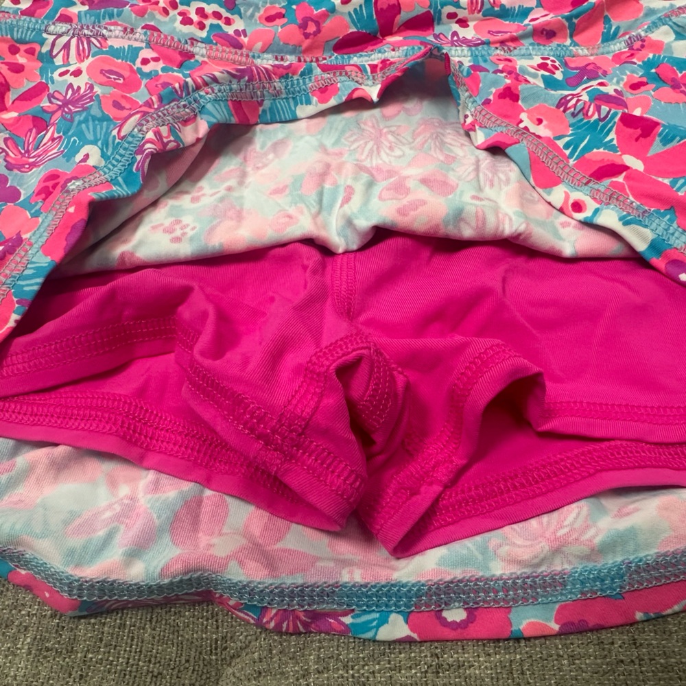 Like new LILLY PULITZER LUXLETIC SKORT BLUE AND PINK FLORAL SPORT SKORT SIZE M - Picture 2 of 3